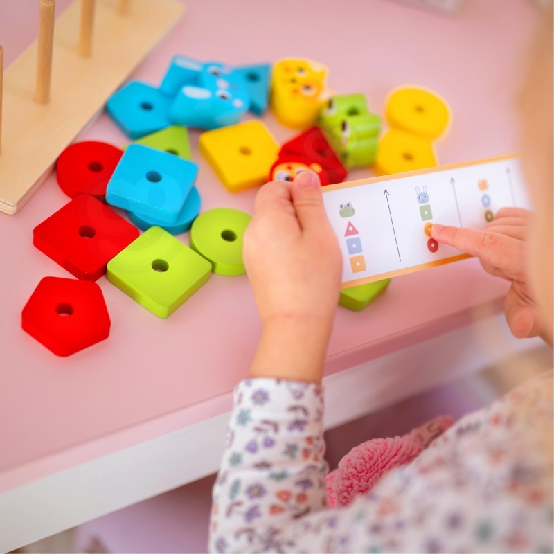 Montessori Puzzle Pyramid With Animals
