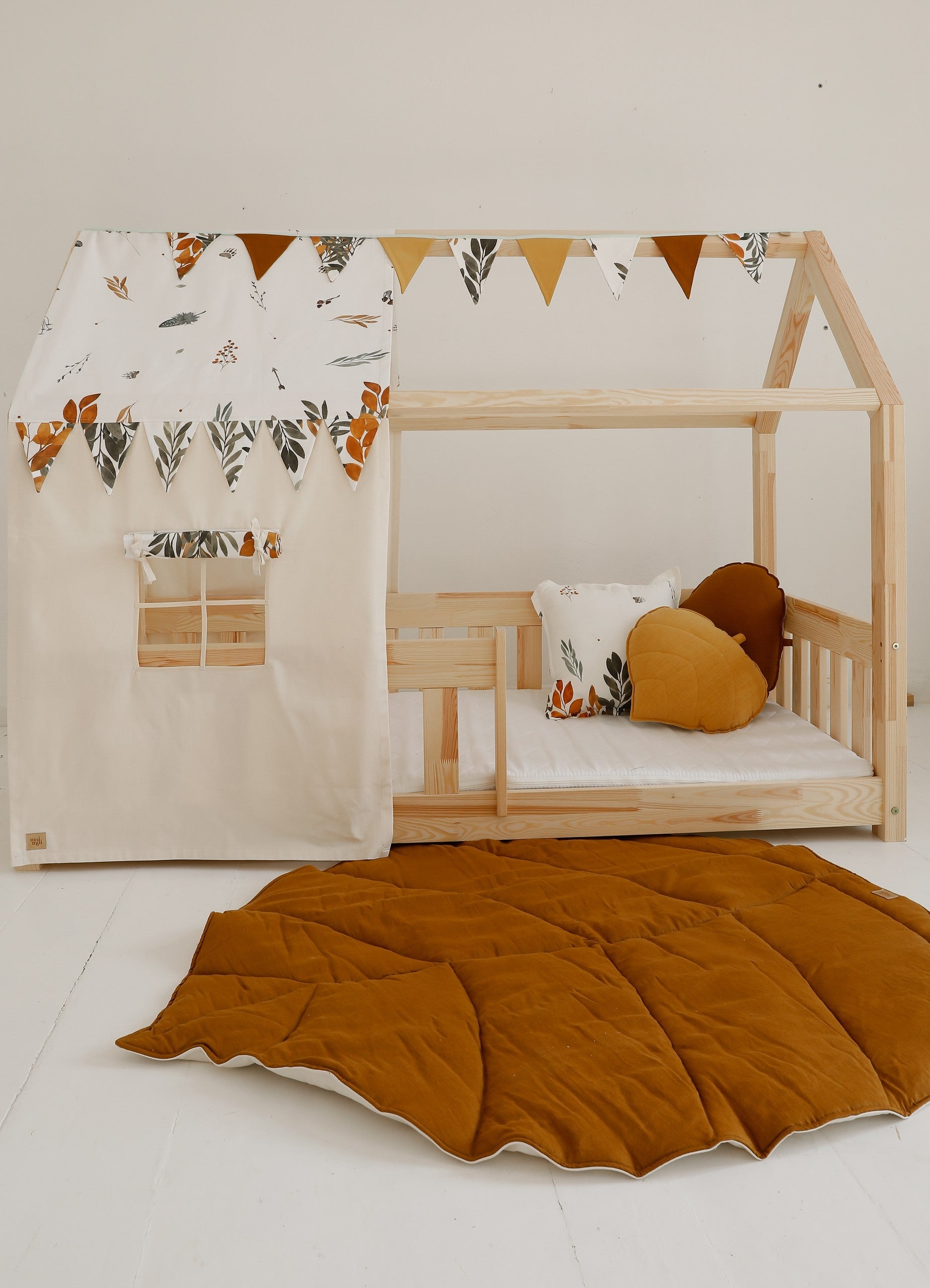 Organic Cotton and Linen Leaf Playmat - Caramel